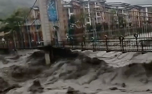 (影) 都江堰市啟動二級防洪預警 鄭州暴雨漏電死3人 街道辦 : 不歸我管 