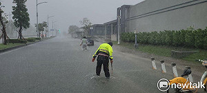 高雄暴雨狂灌  藍白粉狂酸  呂秋遠轟:在災民傷口灑鹽 連人性都沒有!