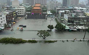 凱米連夜狂風暴雨 高雄地區多處傳出積淹水災情