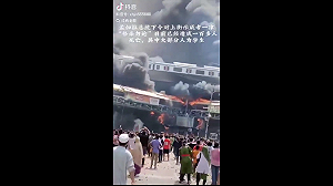 (影) 抗議者搜捕警察與家屬 孟加拉警察潰逃、不願槍口向內 軍隊也拒鎮壓