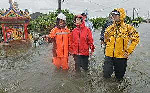 周春米馬不停蹄視察大雨水情 屏縣爭取近28億解決積淹水問題