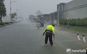 高雄暴雨狂灌  藍白粉狂酸  呂秋遠轟：在災民傷口灑鹽 連人性都沒有！