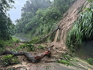 上班日依舊風強雨驟 台中災情多達2386件