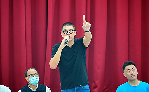 連勝文挺謝國樑 拍桌嗆民進黨：找一堆鳥出來亂