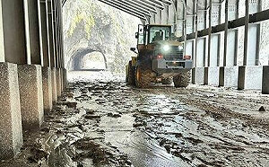 中橫搶通後仍有落石！公路局：機動管制