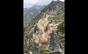 (影) 湖南山崩18人遭活埋、吉林公安局長與司機被沖走、毛澤東故鄉也洪流