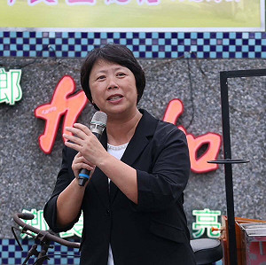 轟謝國樑車站發文宣違反台鐵規範 鄭文婷:當選戰打就該守法!