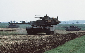 威懾俄羅斯 美戰鬥車輛移防東歐前線