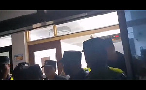 (影) 國際金融中心「遺址」! 港民 : 台灣人好好看看 中國多地維權都遭鎮壓