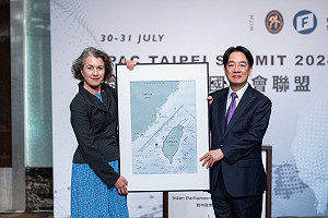 IPAC峰會贈賴清德特製地圖 李問開箱揭挺台灣意義