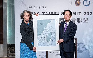 IPAC峰會贈賴清德特製地圖　李問開箱揭挺台灣意義