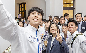 蔡英文力挺！臉書發文：我相信面對場外紛擾 林郁婷也是沒在怕