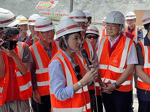 許智傑掛看板!高雄市長初選開打? 邱議瑩:每個人節奏不同