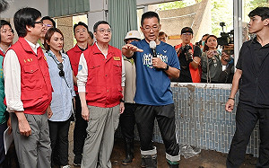 赴高雄偏遠山區視察 卓揆：中央投入經費讓學生如期開學、民眾安心回家