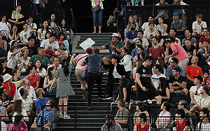 巴黎奧運》台觀眾東奧in毛巾遭沒收！中國小粉紅強搶台灣加油海報