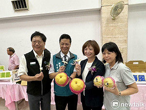台中郵局行銷水梨捐公益 何欣純:支持看天吃飯的農民
