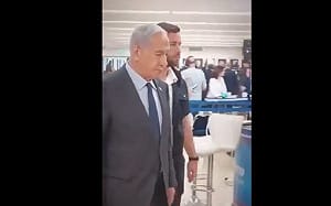 (影) 納坦雅胡樂歪了！ 連殺敵營數領袖再滅30哈瑪斯 與兵跳舞歡慶 