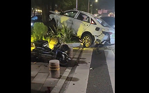 (影) 深圳龍崗區 汽車直接「從人行道鏟過去」！ 官方稱2死5傷遭質疑