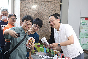 狂賀林郁婷勇奪金牌 朱立倫明送出300份雞排