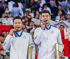 麟洋配金牌!李洋「碎碎念」成勝利關鍵?高中師母揭密