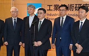 翁曉玲稱「麟洋配」是中國人 卓揆：不要受到任何的小逆流影響