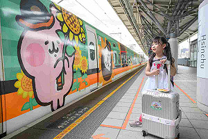 卡娜赫拉粉注意!彩繪列車換新裝 超萌聯名商品搬上高鐵