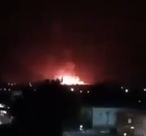 (影) Su-34又挨轟! 俄空軍基地連續爆炸大火沖天 空中戰機也被擊落 飛行員急彈射