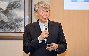 股市大起大落昨稱「景氣循環」 郭智輝今改口「沒有研究」