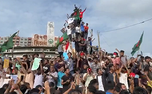 (影) 孟加拉國父被「砍頭」! 上演「讓子彈飛」場景 落跑總理家被搬個精光