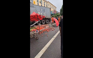 (影) 大連大貨車「獻忠」傳逾30死傷！長沙報復性撞人8死 新聞慘被「404」