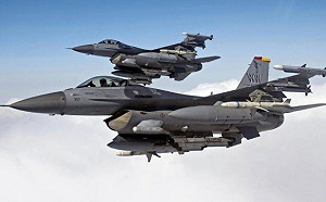 (影) F-16大發神威！俄戰機和直升機被超視距導彈擊落 運兵車也遭無人機摧毀