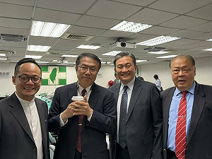 與黃偉哲反映民意 王定宇曝:亞太棒球場將用天然草皮