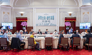 台灣綠能落後國際 友達董事長:淨零是經濟發展的基礎