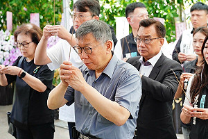 傅崐萁母喪 柯文哲率黨公職赴靈堂弔唁