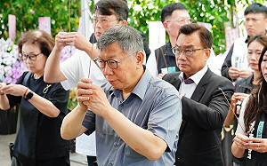 傅崐萁母喪 柯文哲率黨公職赴靈堂弔唁 