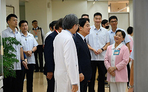 視察台中榮總智慧醫療運作模式  賴清德稱讚「世界第一」