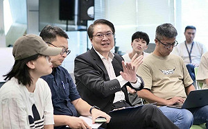 批謝國樑強盜非「護產」 林右昌一次說明東岸商場改變始末