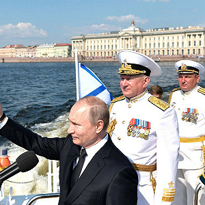 美打消烏暗殺普丁計畫？ 烏媒曝本想趁俄海軍日斬首 俄急電美籲阻止 