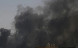 胡塞又挨轟! 美、英聯軍對葉門荷台達省發動3次攻擊 冒出熊熊大火