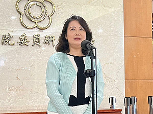 小草因柯文哲陷假帳政治風暴崩潰 綠黨團:可以當「回頭草」了