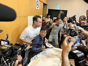 快訊》金流澄清記者會插曲 台灣國硬闖遭民眾黨強制驅離