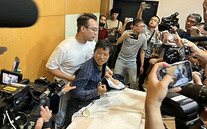 快訊》金流澄清記者會插曲 台灣國硬闖遭民眾黨強制驅離