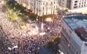 (影) 塞爾維亞爆大規模抗議! 副總理：總統武契奇面臨遇刺危機