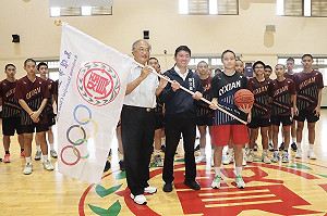 吳立森肯定高市七賢國中災後校園復建 與籃球隊鬥牛鼓舞士氣