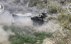 (影) 俄2坦克縱隊進攻變廢鐵12人亡! 海馬斯火箭砲毀扎波羅熱俄軍雷達