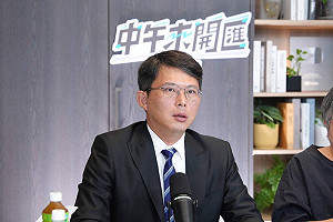 黃國昌哽咽稱和柯文哲「無論如何都會同舟共濟」網酸:主席別偷笑喔