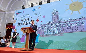 總統府親子日！賴清德見47位3歲以下孩童　讚同仁「生產力」不錯