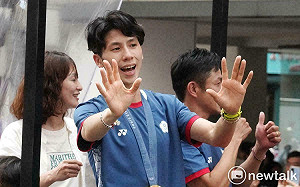 氣氛超感人！奧運英雄大遊行「團結」了台灣民眾的心