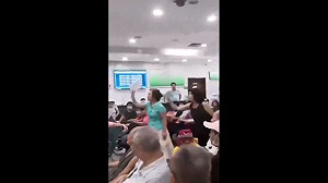 (影) 被欠薪 洛陽工人堵橋抗議、 陝西煤礦場汙水 保全與居民肢體衝突
