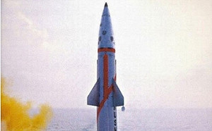 印度海軍練瑜伽照片 意外暴露核導彈動向